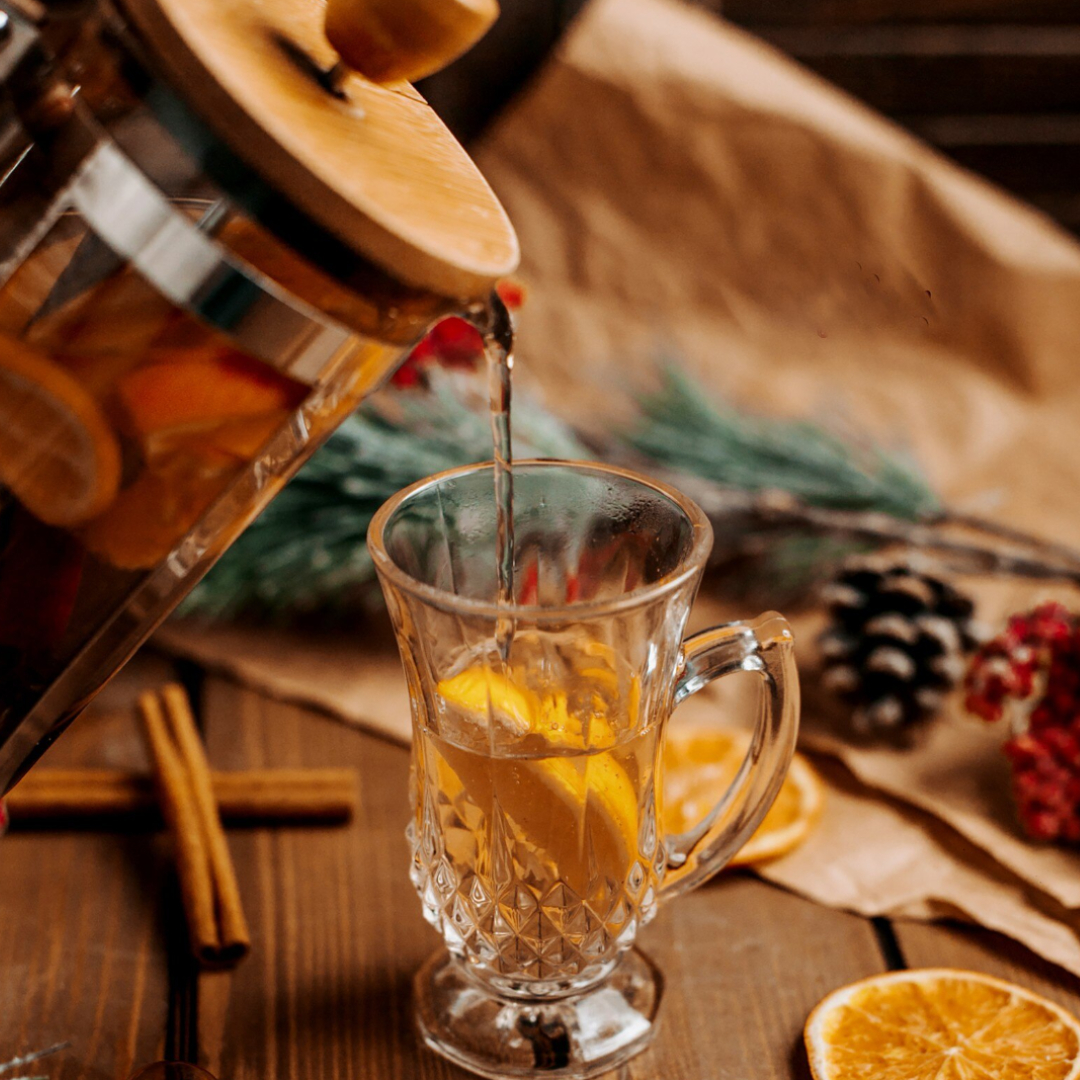 Zimowe herbaty, które rozgrzeją i wzmocnią odporność