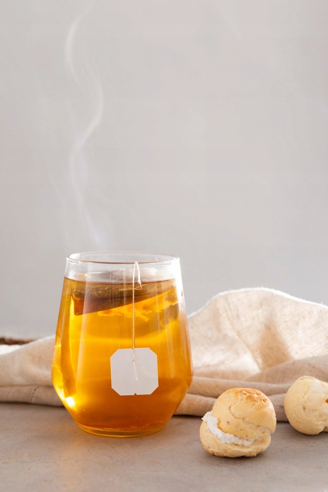 Ahmad Tea Bouquet Zestaw herbat w puszcze 9 smaków 72 koperty