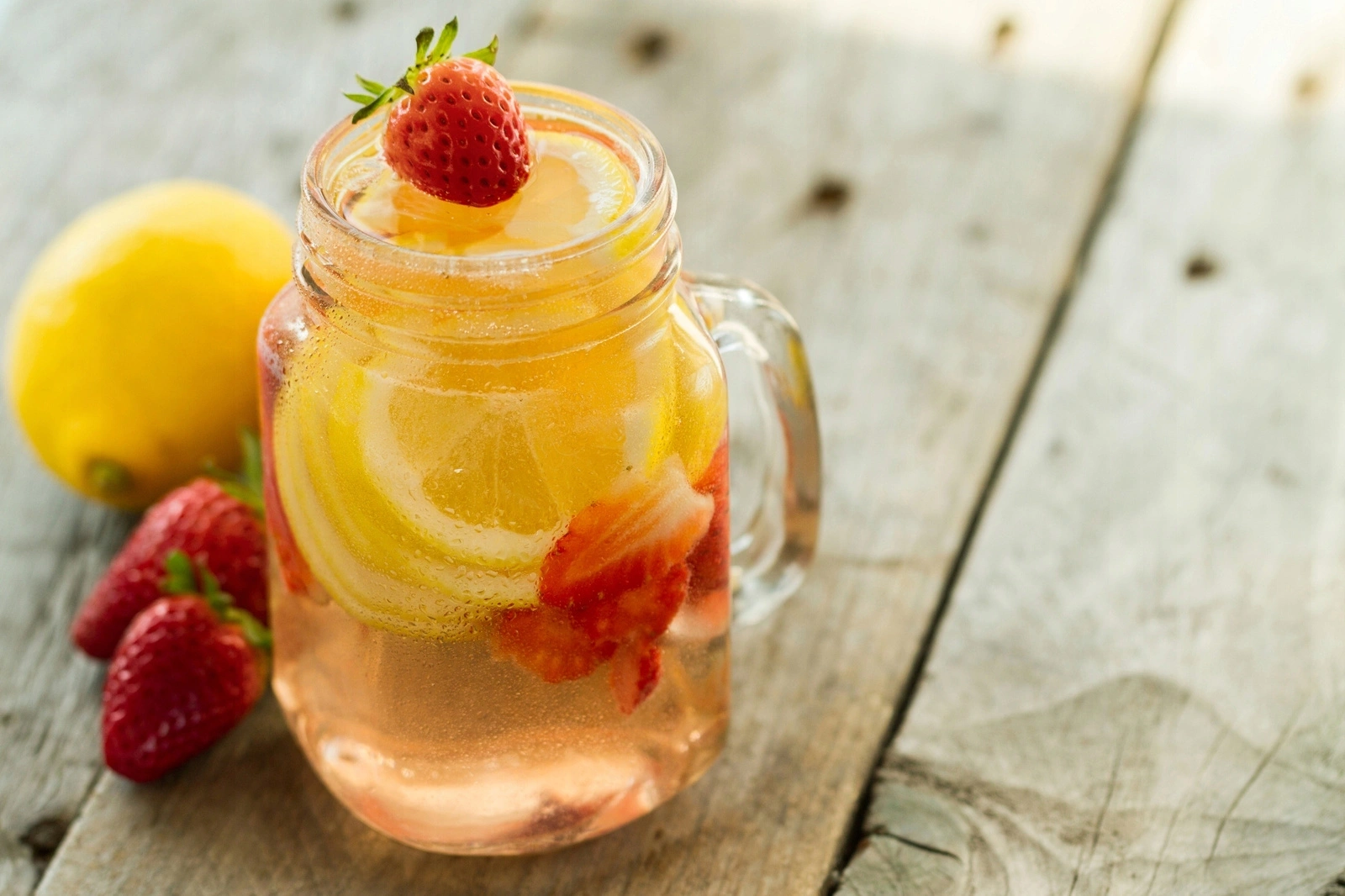 Ekland Napój herbaciany instant o smaku cytrynowym 300g