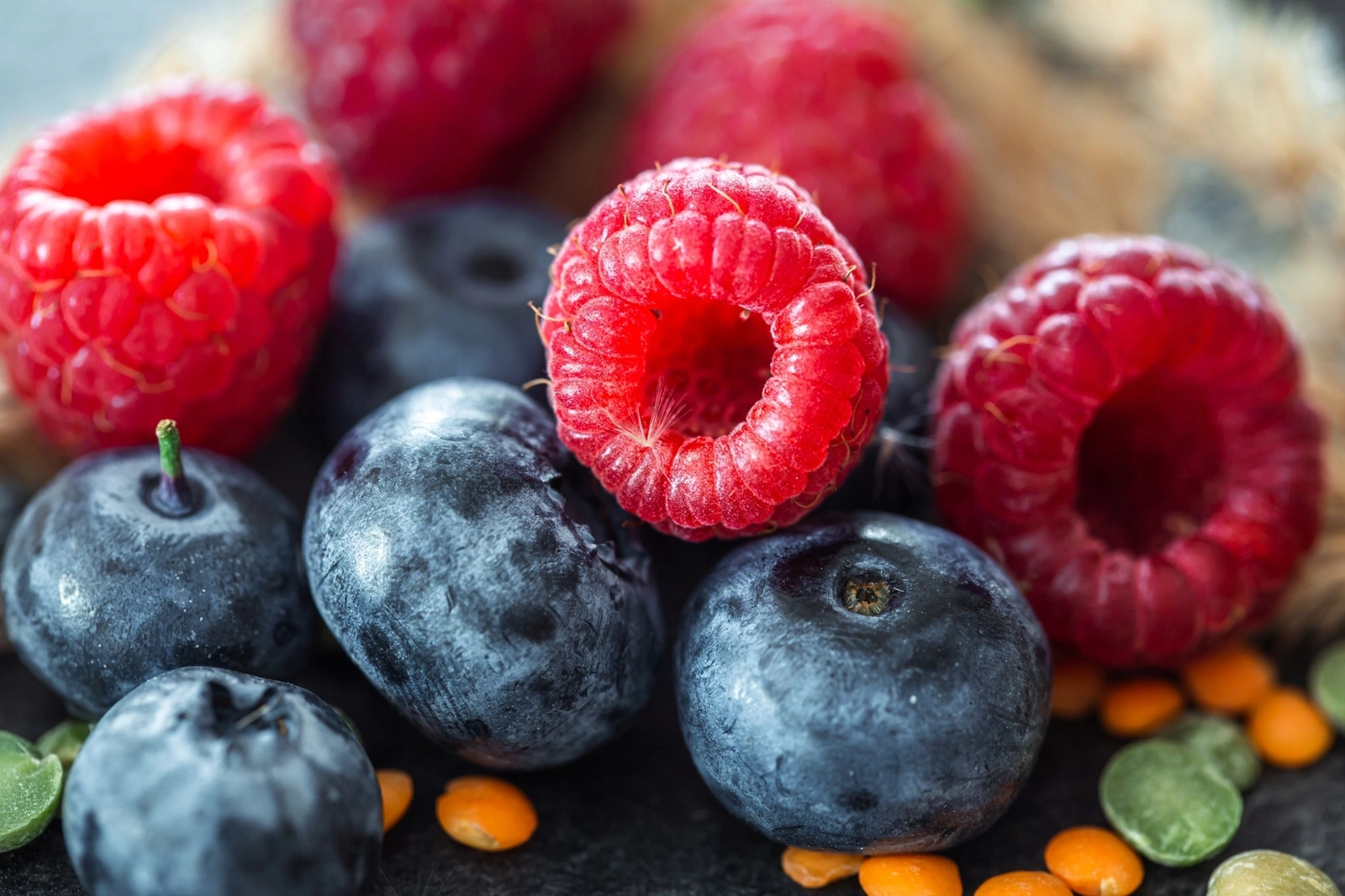 Aura Świeca zapachowa w szkle Mrożone jagody trójkolorowa 2 knoty 32 h